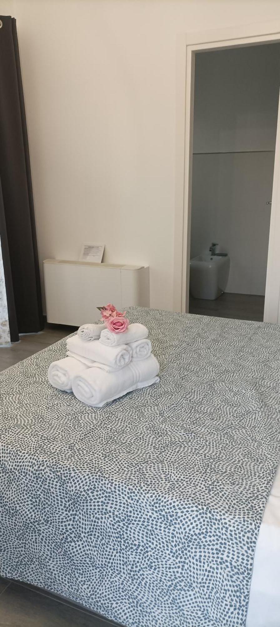 卡斯特拉巴特Laris住宿加早餐旅馆 外观 照片
