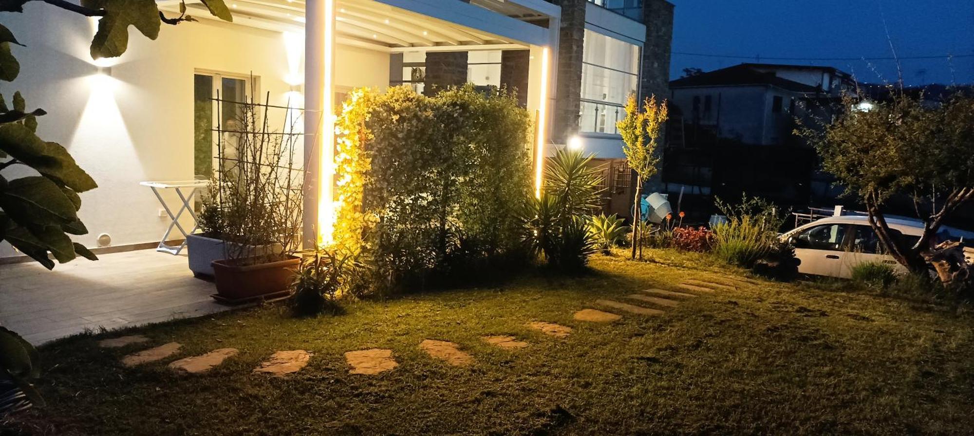 卡斯特拉巴特Laris住宿加早餐旅馆 外观 照片